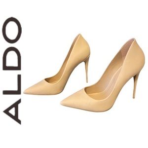 Pre-owned Aldo Cassedy Nude Heels 10.  Noticeable scuff marks pictured/ circled